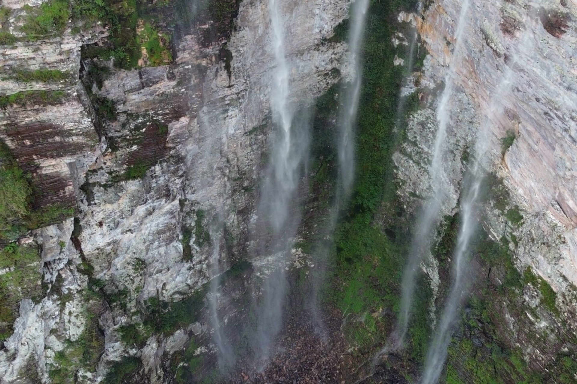 Cachoeirão do Vale do Pati: Diferenças entre a Trilha por Cima e por Baixo Cachoeirão do Vale do Pati: Diferenças entre a Trilha por Cima e por Baixo