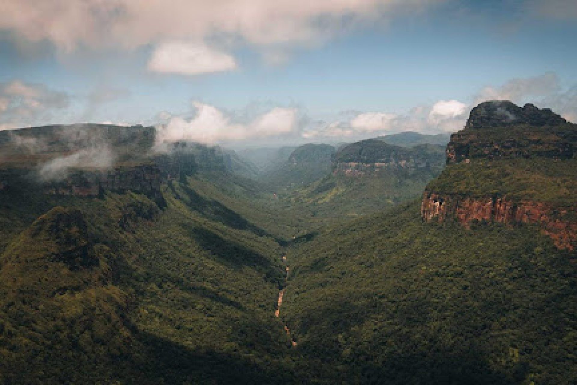 cachoeirão-Vale-do-Pati Imagem do cachoeirão Vale do Pati em uma distancia considerável
